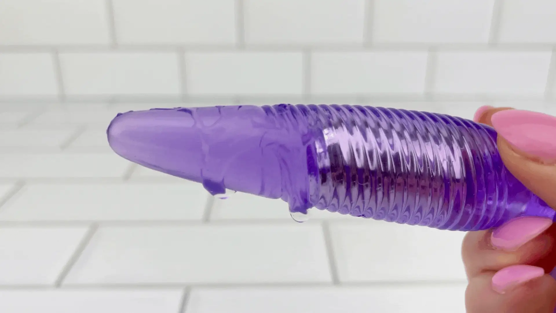 Cherry's Vibrating Twister Butt Plug