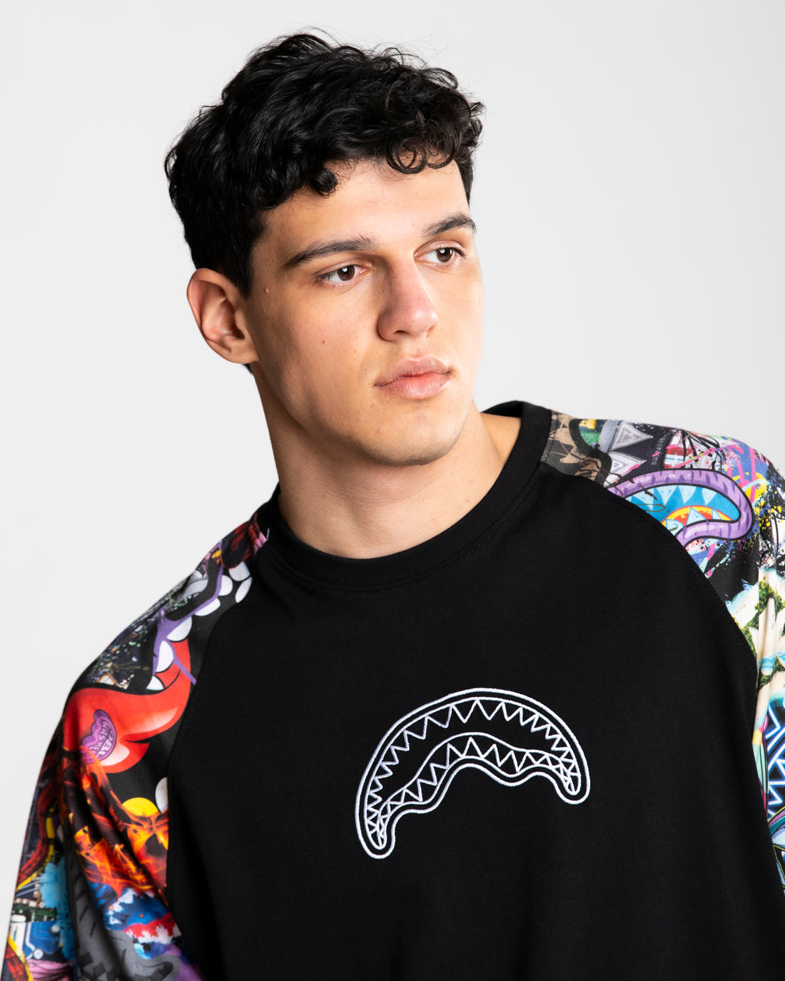 ALL THE SHARK RAGLAN OVER T-SHIRT
