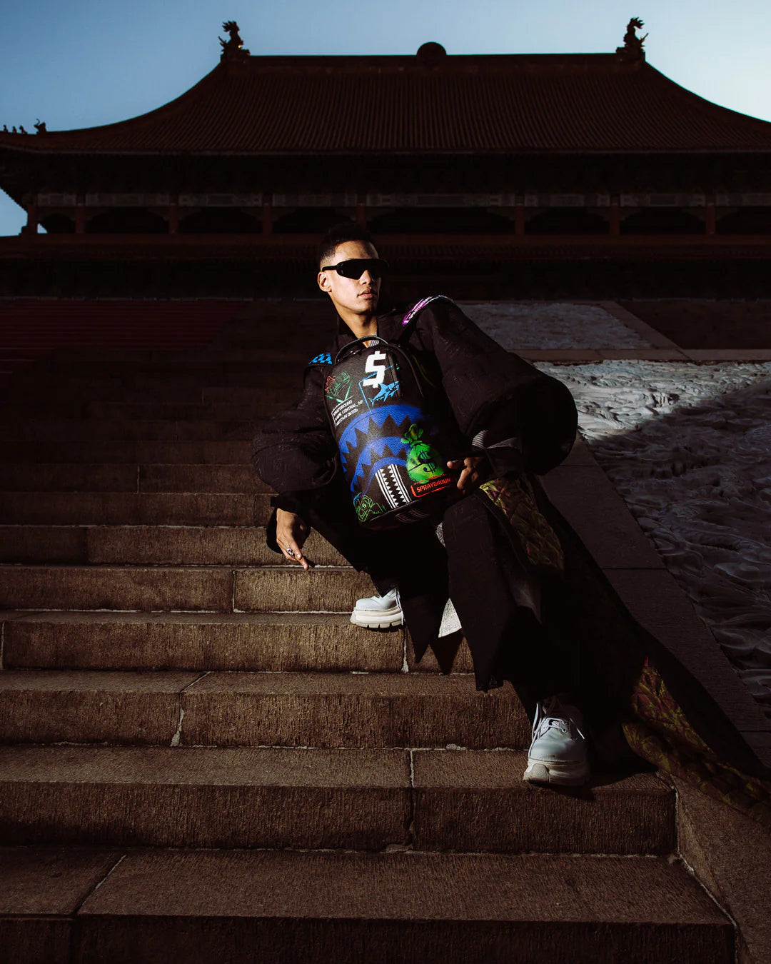 SHARK CENTRAL STENCILS- BLACK DLXSV BACKPACK