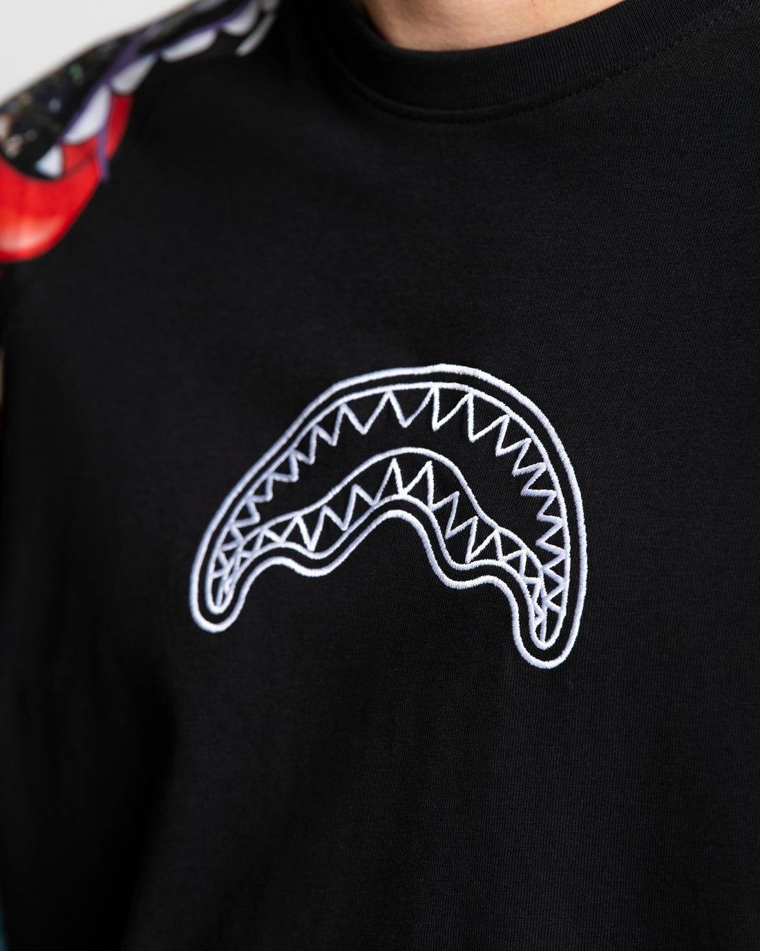 ALL THE SHARK RAGLAN OVER T-SHIRT