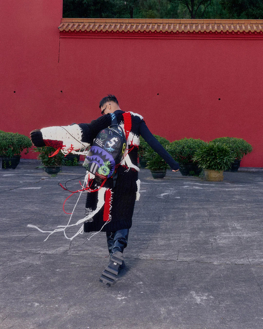 SHARK CENTRAL STENCILS- BLACK DLXSV BACKPACK