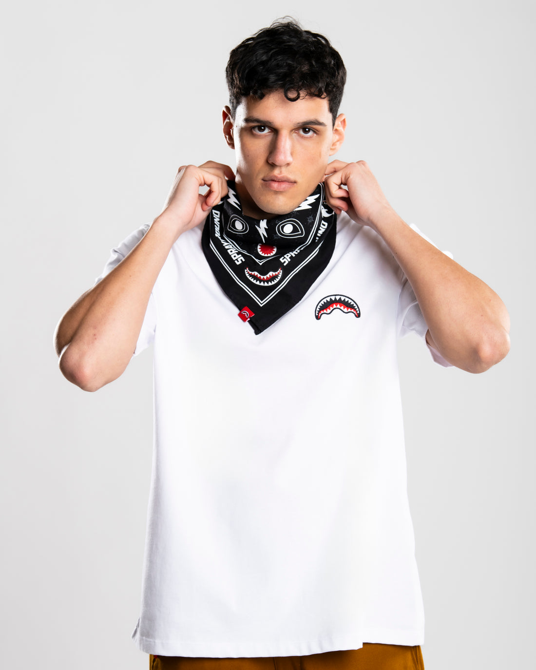 BLACK BANDANA - REGULAR WHITE T-SHIRT