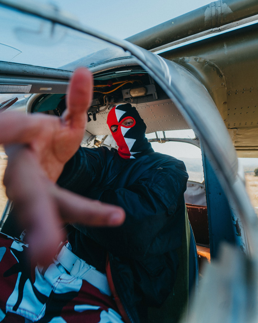 Vertical Shark Eye Ski Mask  910hw340nsz