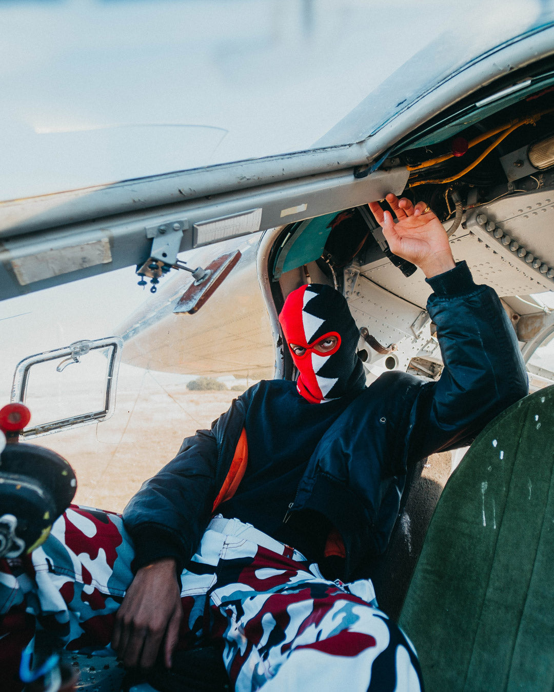 Vertical Shark Eye Ski Mask  910hw340nsz