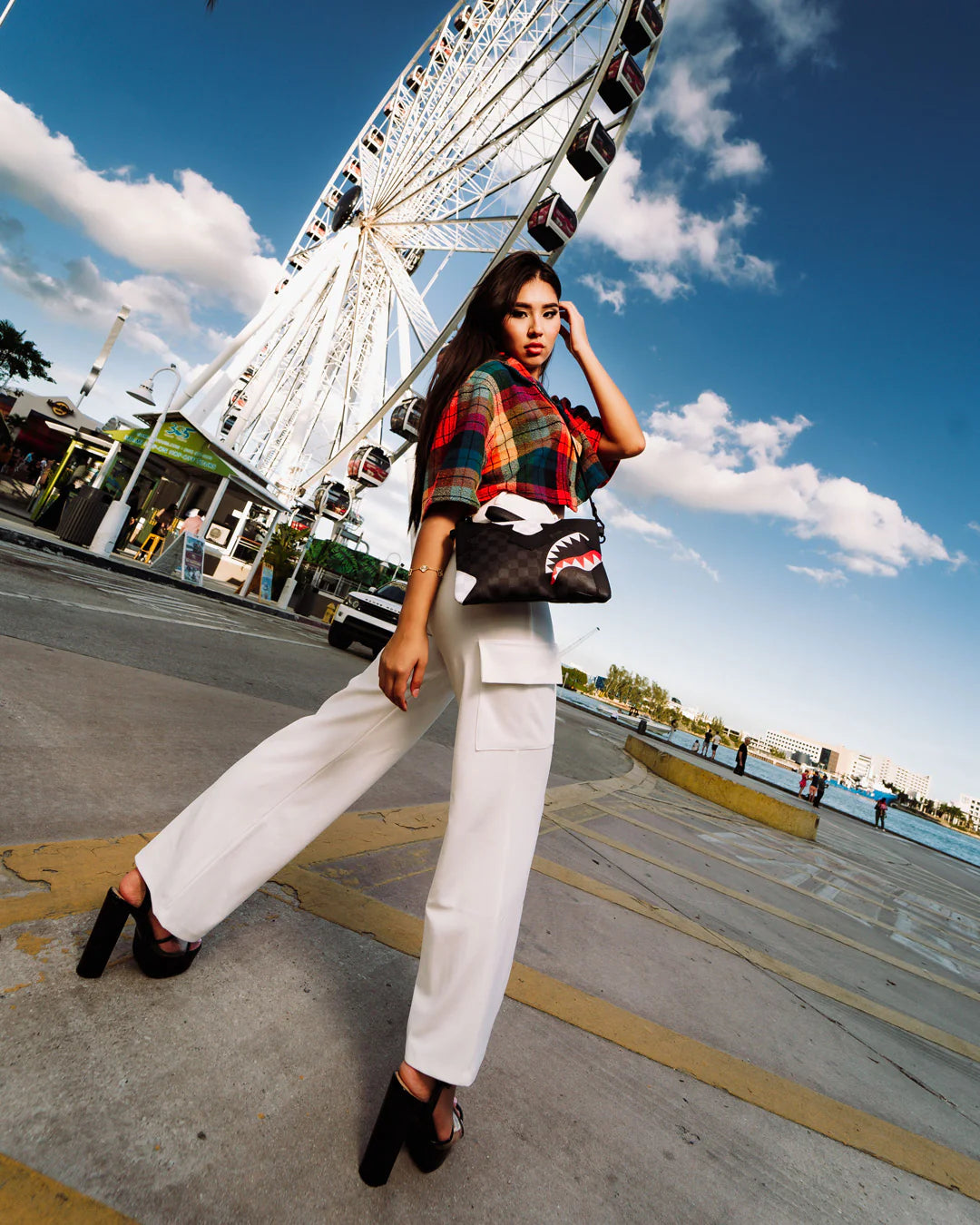 Triple Decker Heir To The Throne Pochette