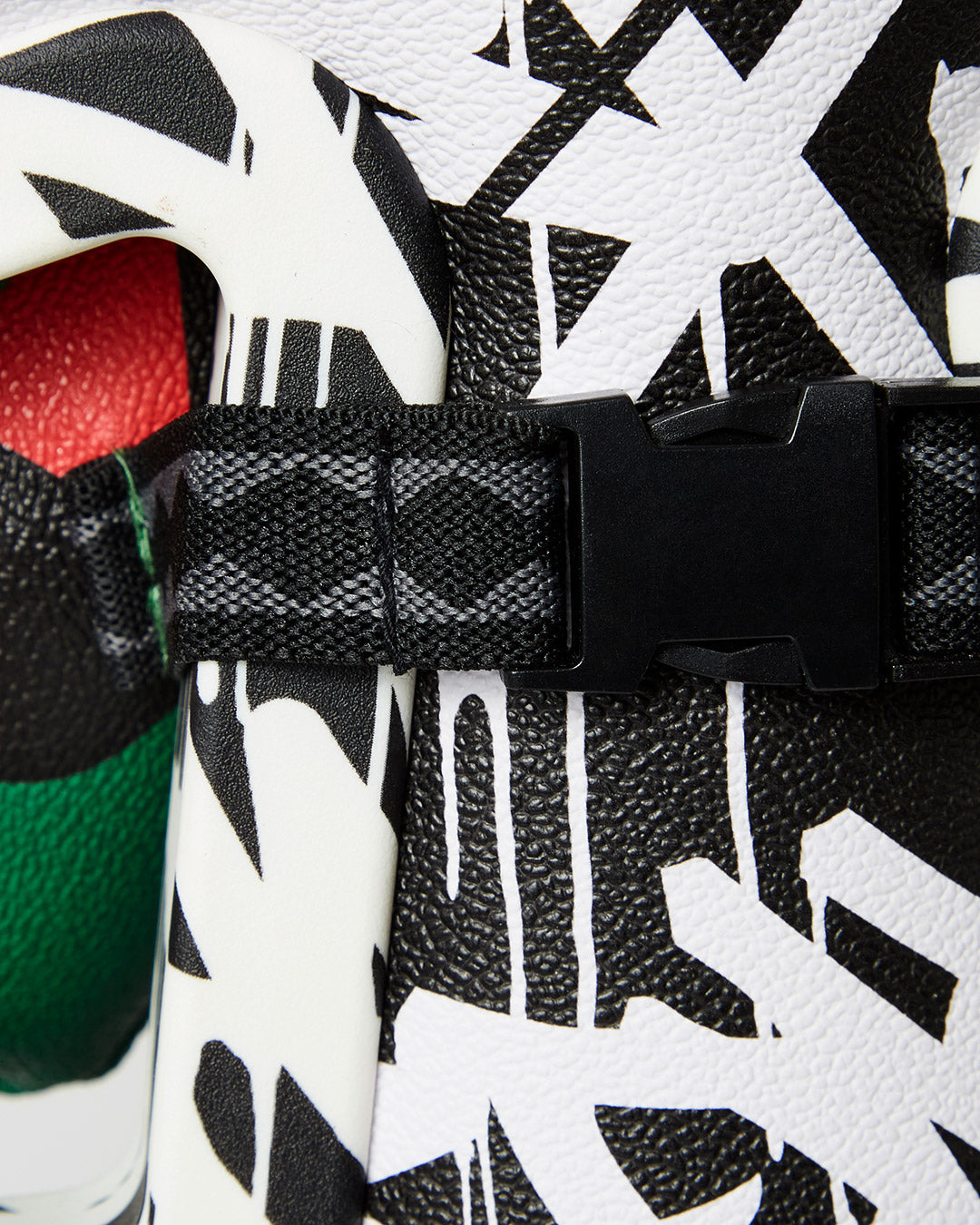 Scribble Shark Chair 910z407nsz