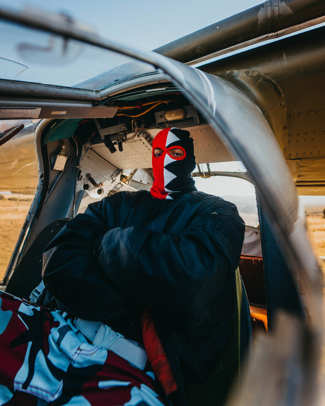 Vertical Shark Eye Ski Mask  910hw340nsz