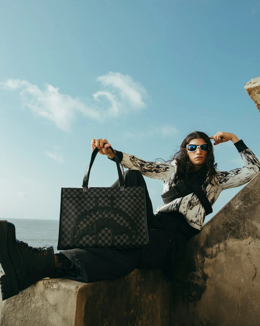 MIDNIGHT CHATEAU TOTE