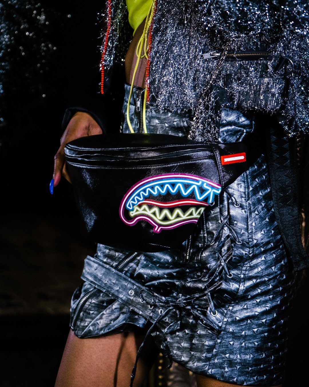 Sprayground Waist bag SHARKS IN PARIS GLOW SAVVY CROSSBODY Black